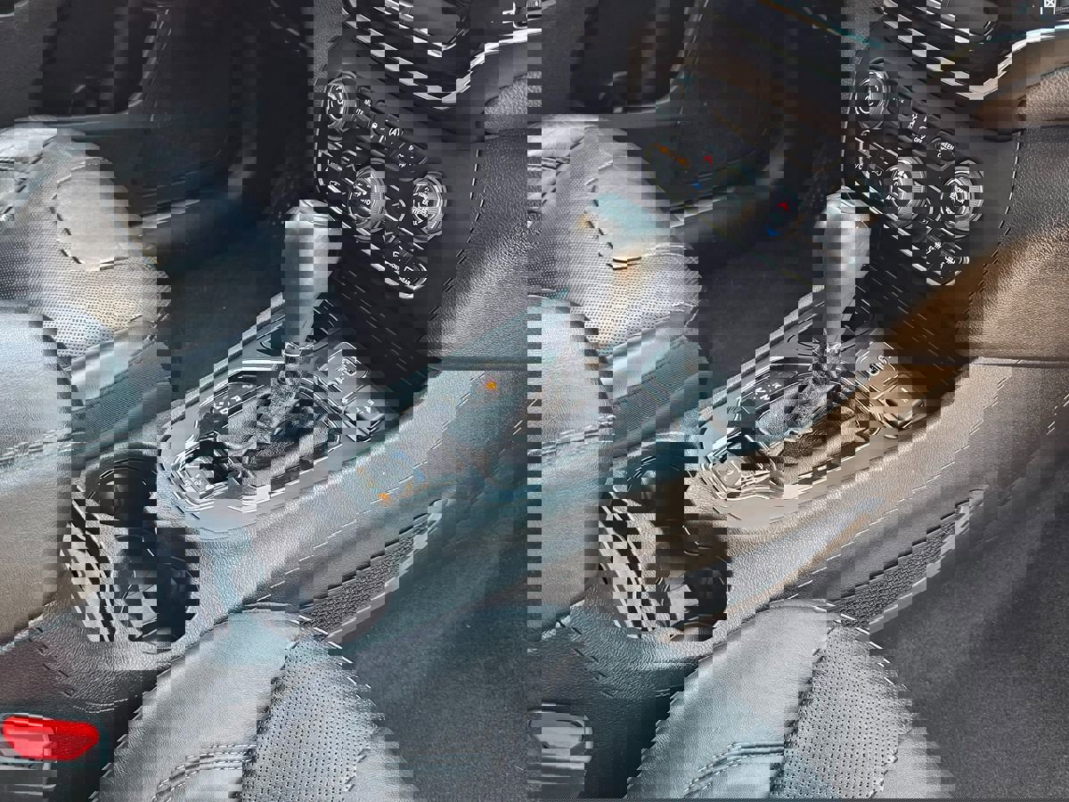 Used 2020 Jeep Cherokee Limited image 18