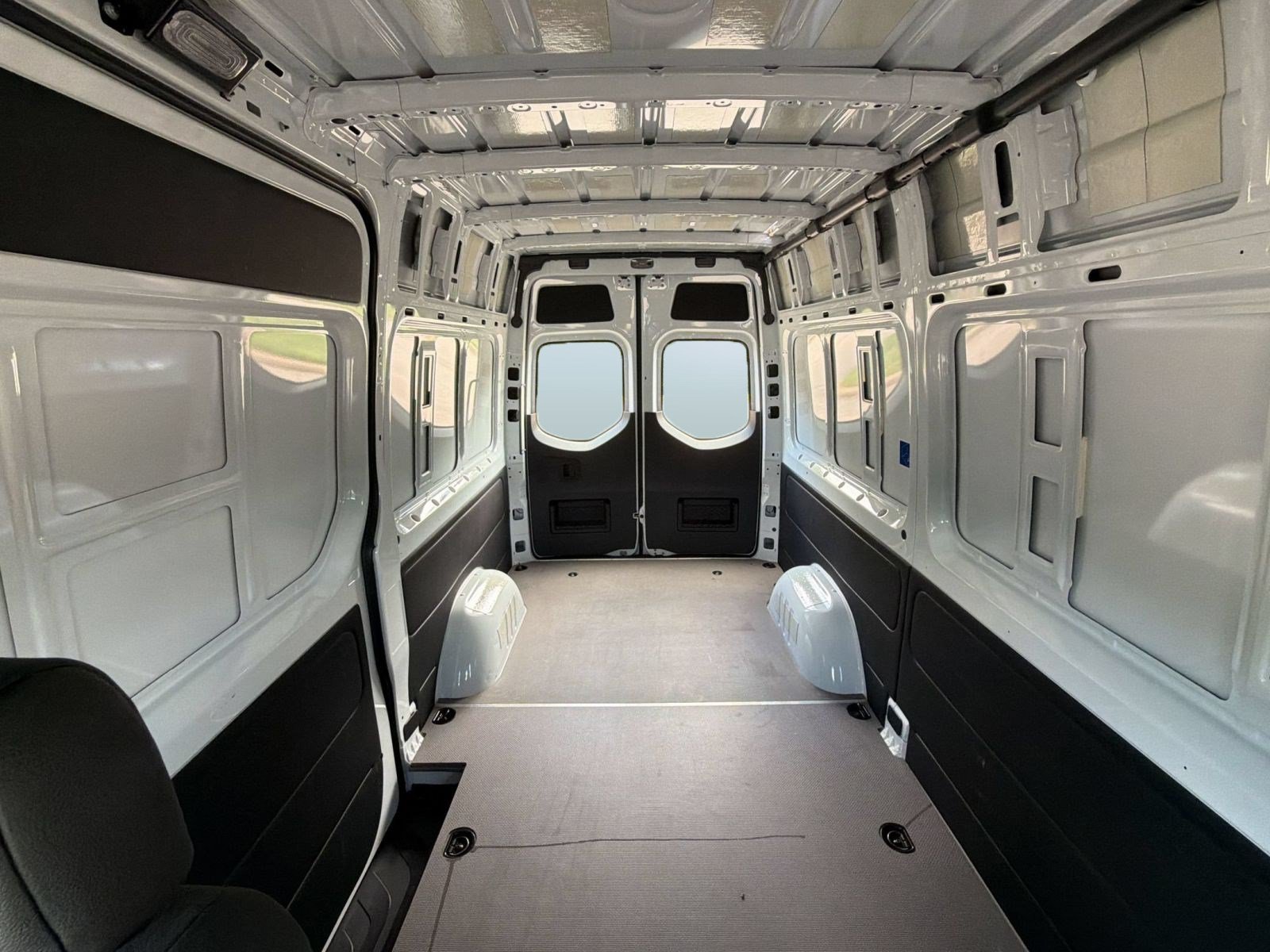 Used 2025 Mercedes-Benz Sprinter 2500 image 22