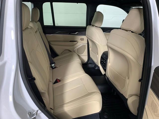 Used 2023 Jeep Grand Cherokee Limited w/ Luxury Tech Group II AWD/4WD image 28