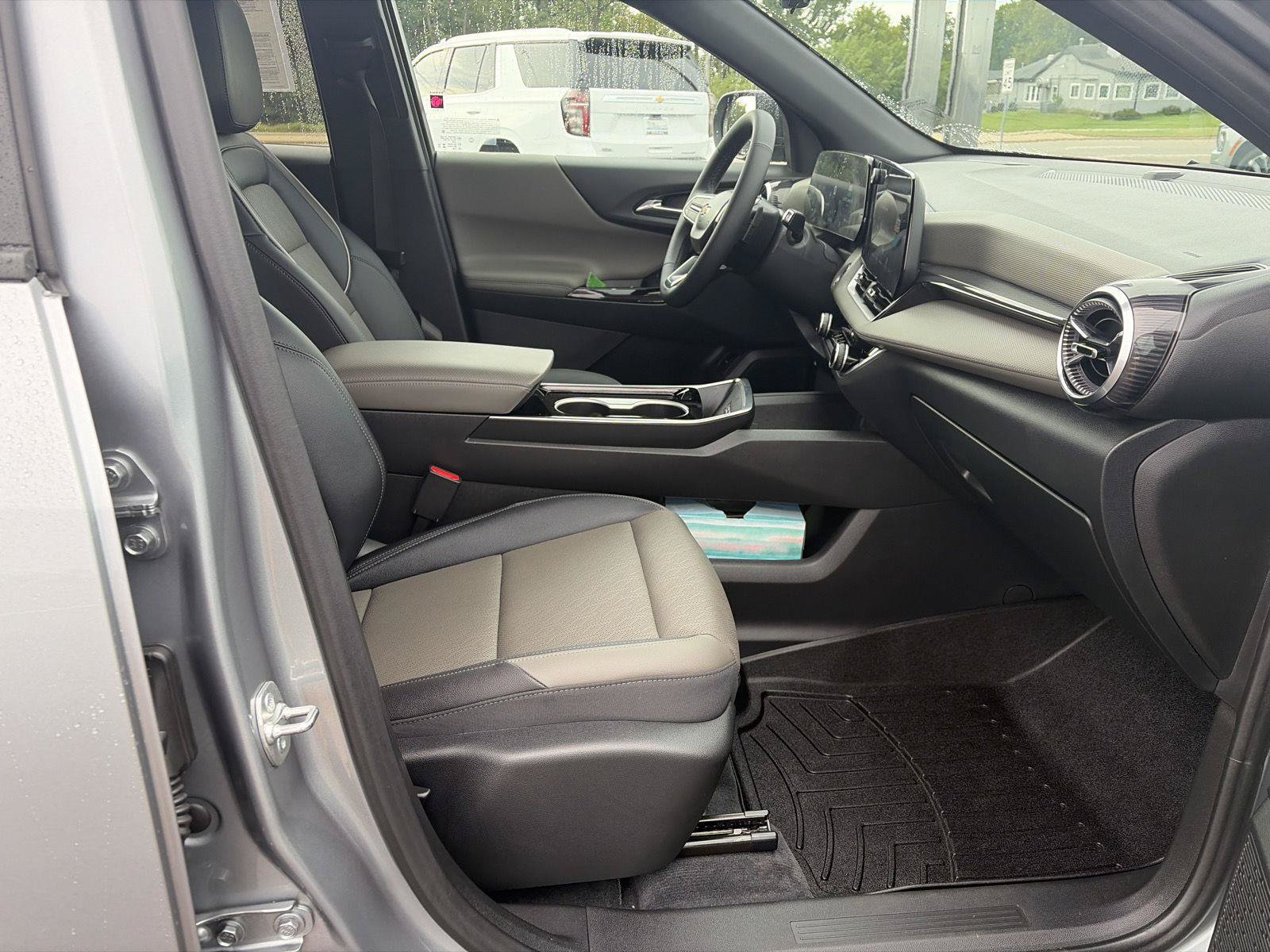 Used 2025 Chevrolet Equinox LT w/ Convenience Package II FWD image 15