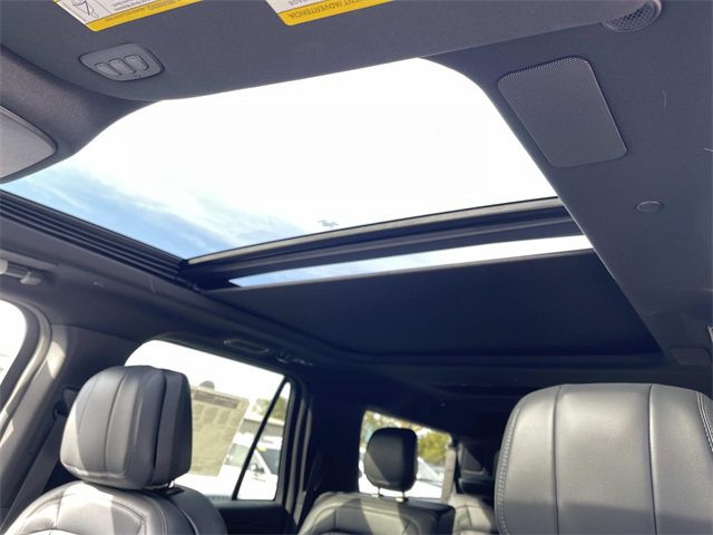 New 2025 Lincoln Navigator L Reserve w/ Jet Appearance Package image 26