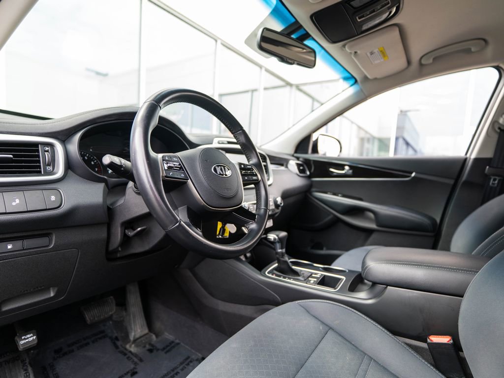 Used 2019 Kia Sorento LX w/ LX Convenience Package image 4
