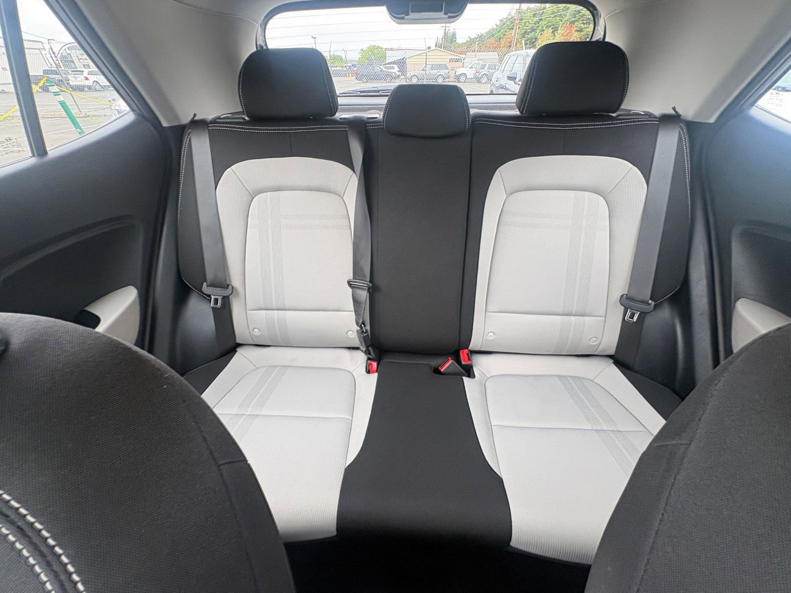 Used 2025 Hyundai Venue SEL image 38