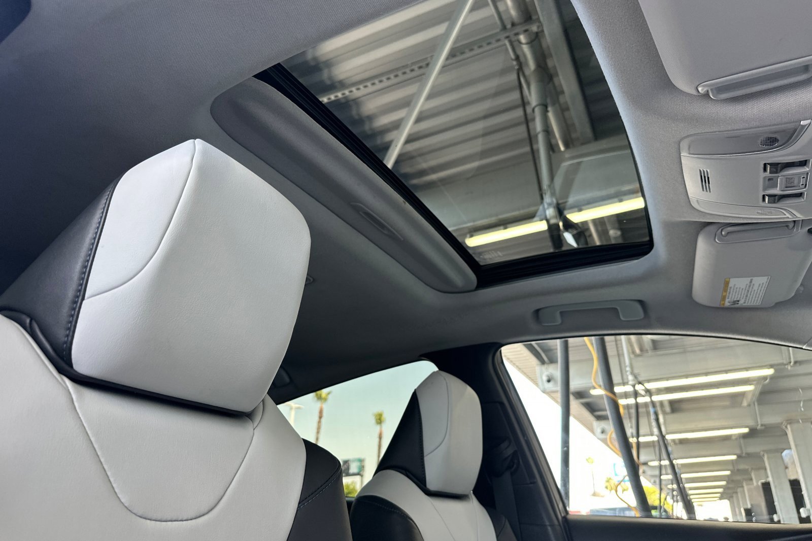 Certified 2022 Toyota Prius Limited w/ Premium Convenience Package FWD image 15