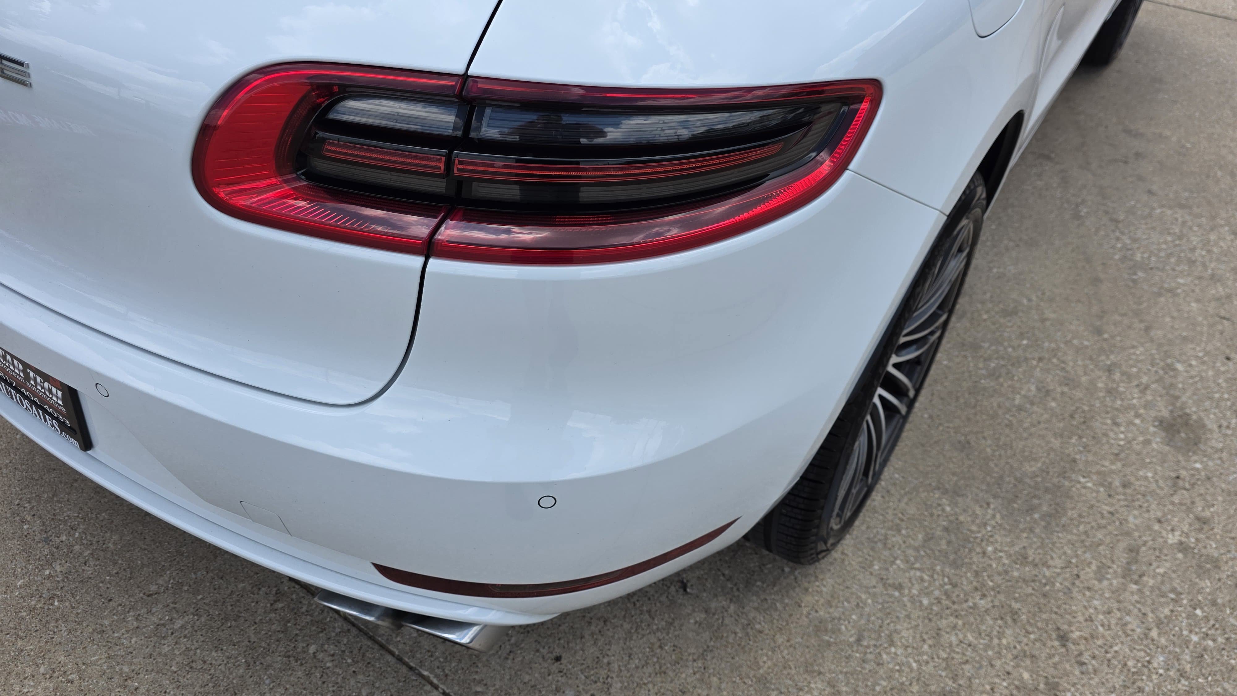 Used 2018 Porsche Macan Turbo AWD/4WD image 17