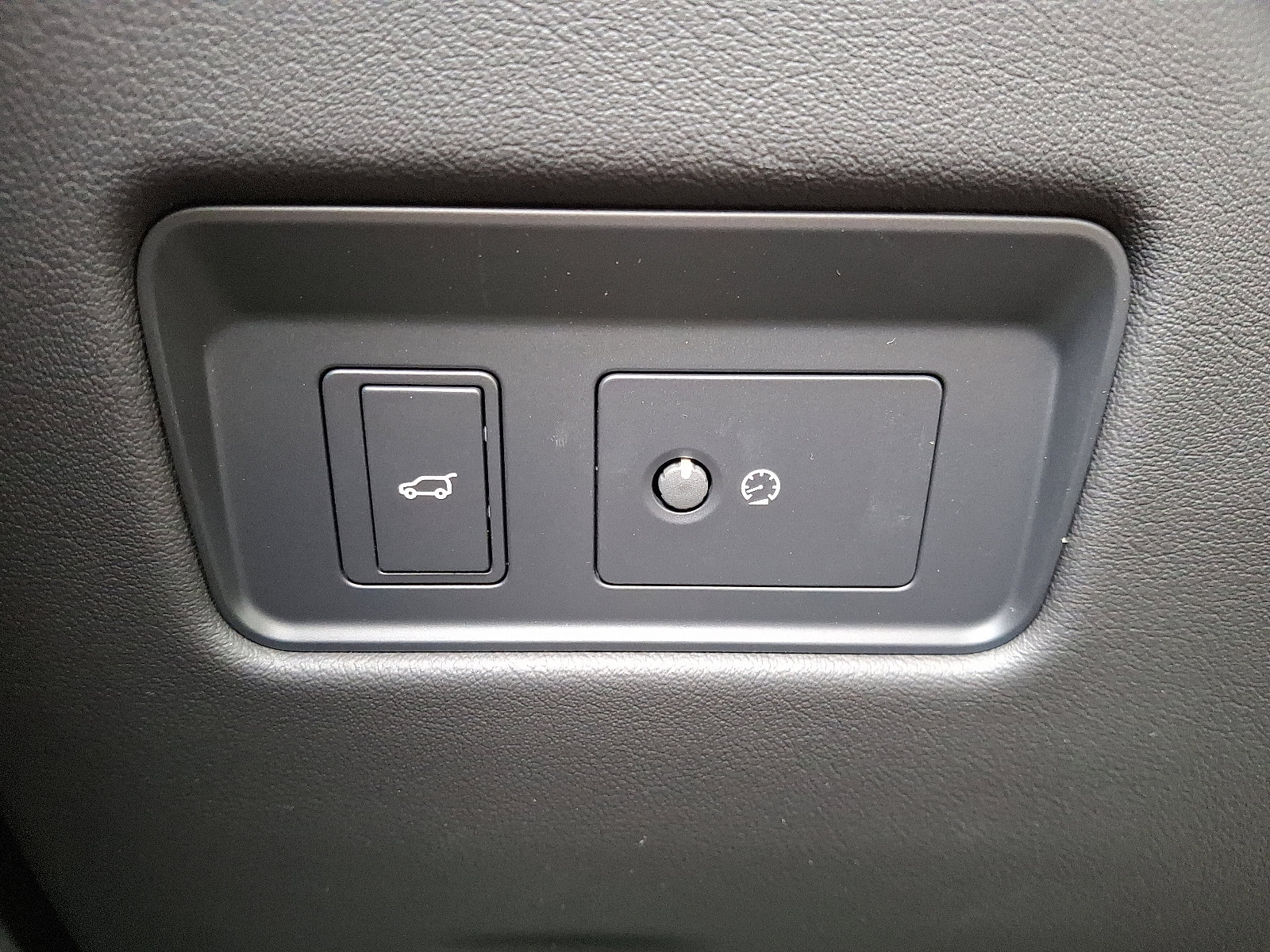 New 2026 Jaguar F-PACE R-Dynamic S image 19