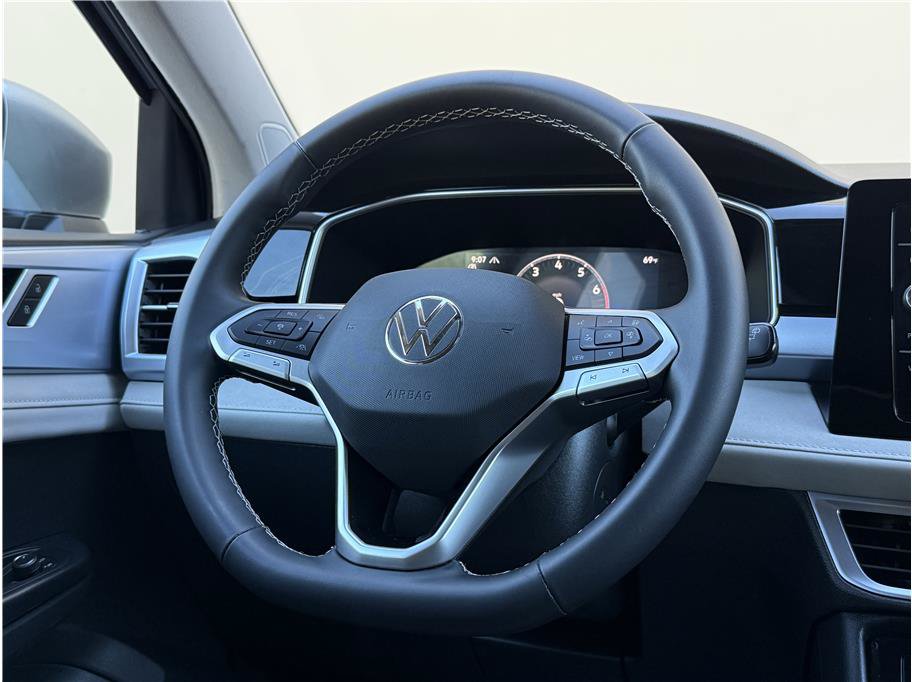 Used 2026 Volkswagen Taos SE AWD/4WD image 9