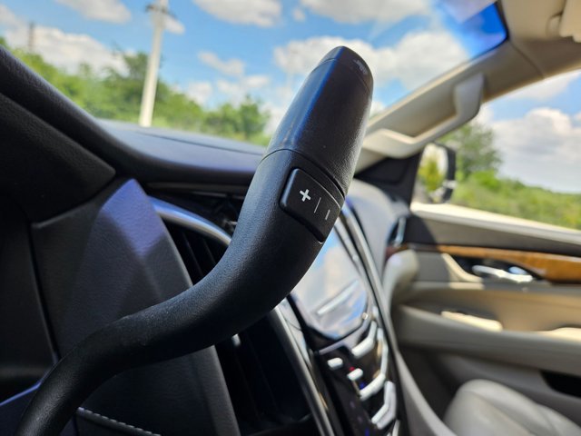 Used 2019 Cadillac Escalade ESV Luxury AWD/4WD image 11
