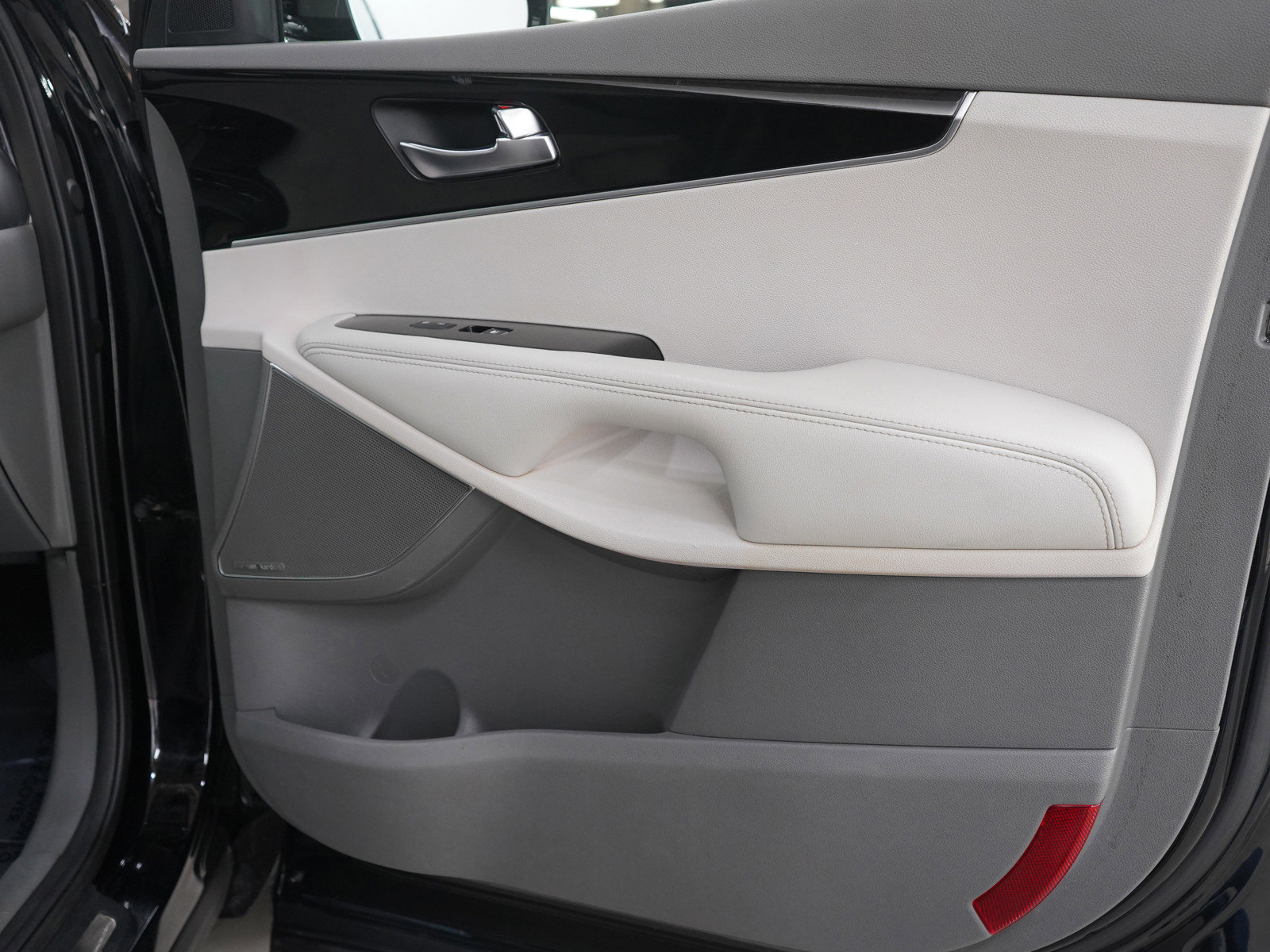 Used 2019 Kia Sorento SX image 9