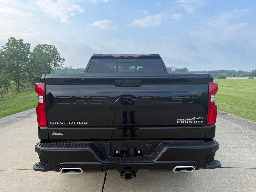 Used 2026 Chevrolet Silverado 1500 High Country w/ High Country Premium Package AWD/4WD image 4