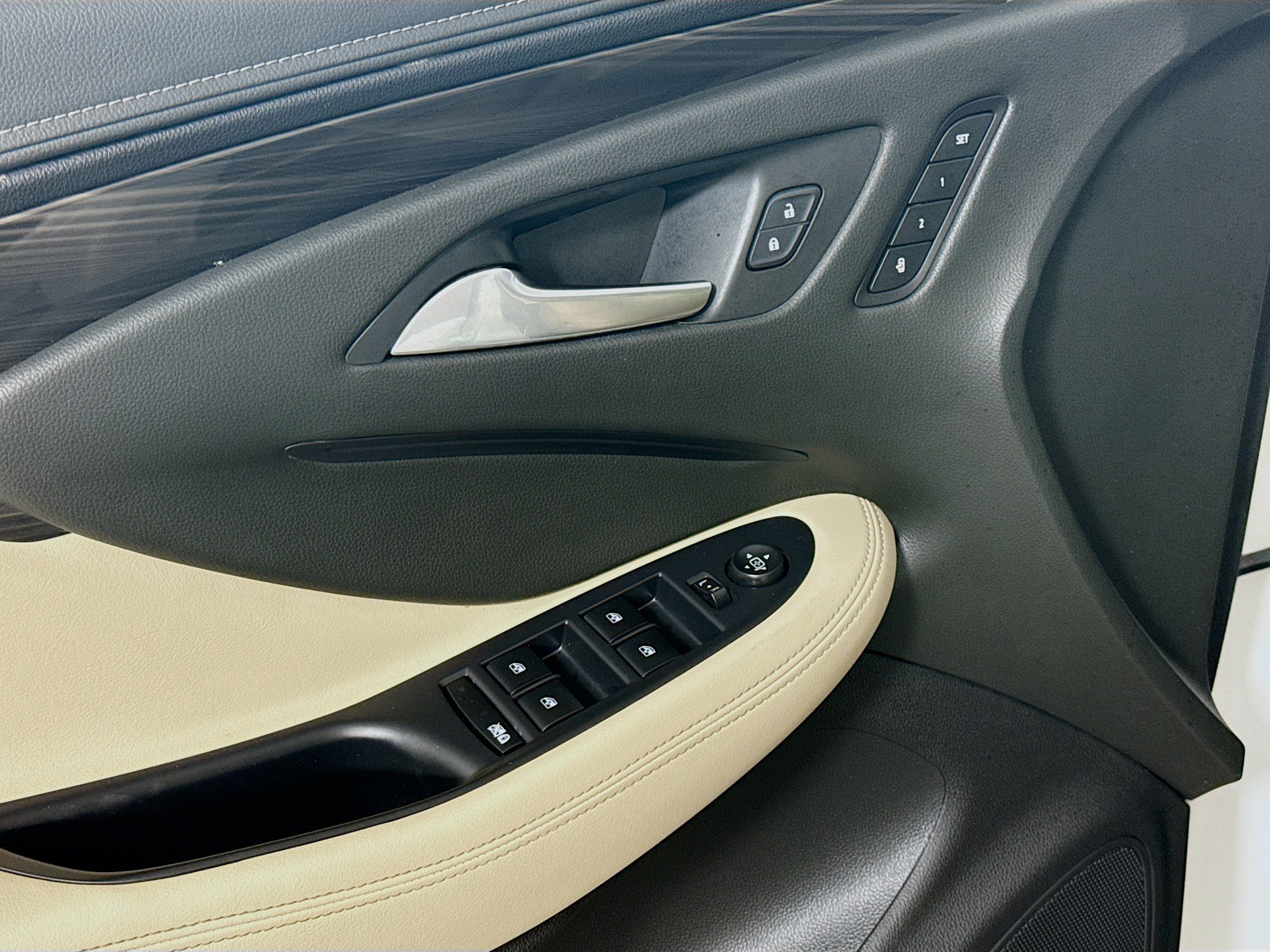 Used 2020 Buick Envision Essence FWD image 24