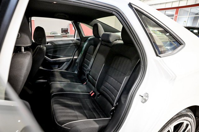 Used 2024 Volkswagen Jetta Sport image 18