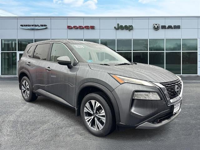Used 2022 Nissan Rogue SV image 1