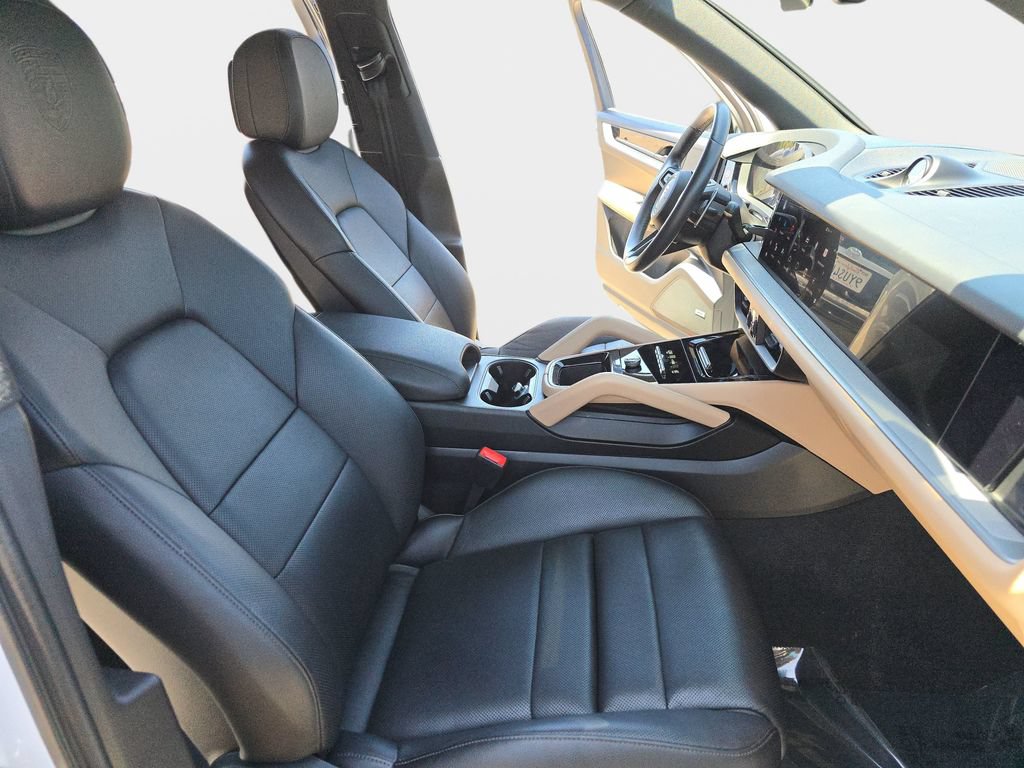 Used 2024 Porsche Cayenne AWD/4WD image 12