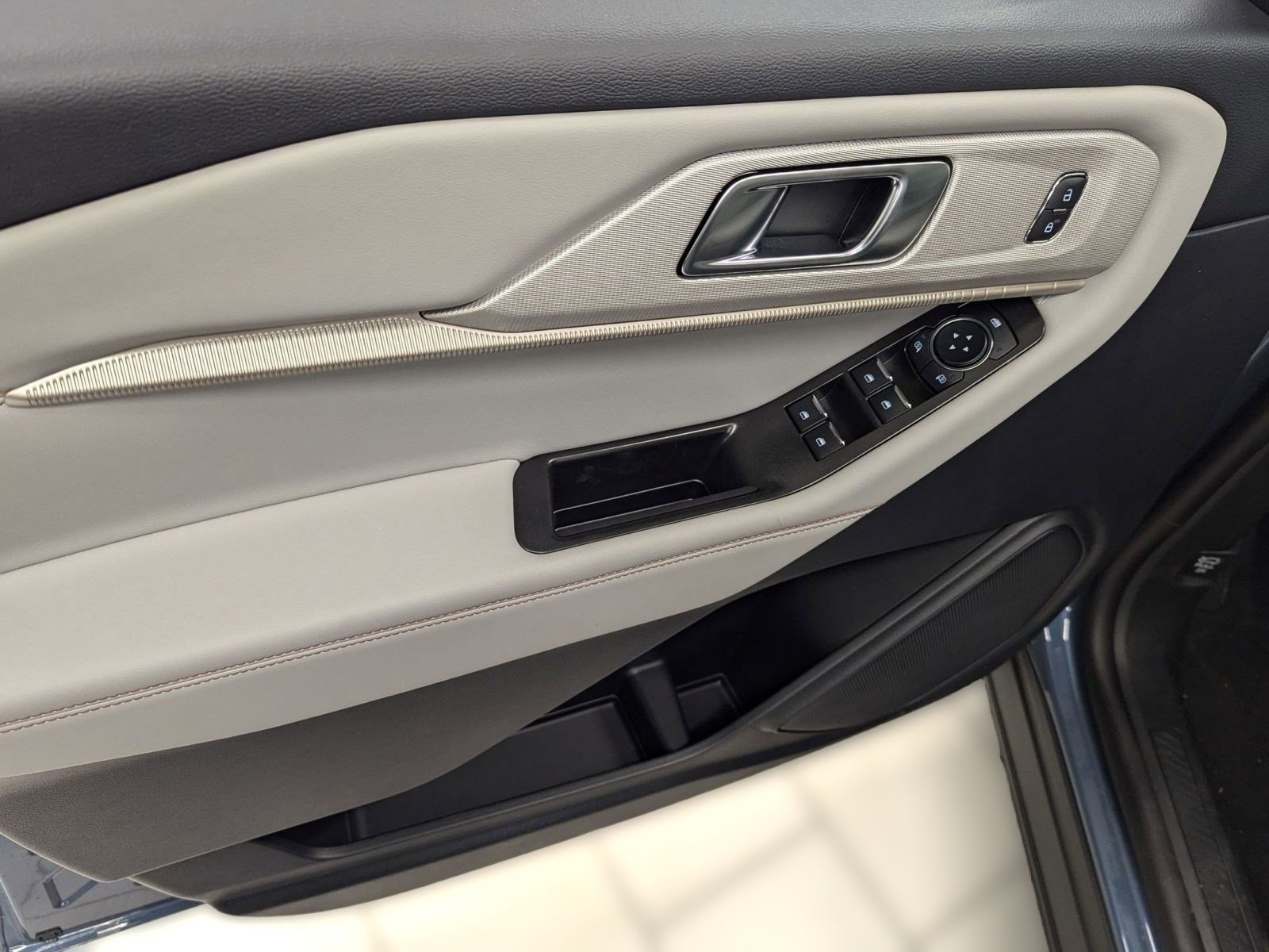 New 2026 Ford Explorer Active w/ Active Comfort Package image 10