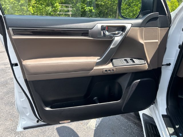 Used 2022 Lexus GX 460 Luxury w/ Sport Design Package AWD/4WD image 10