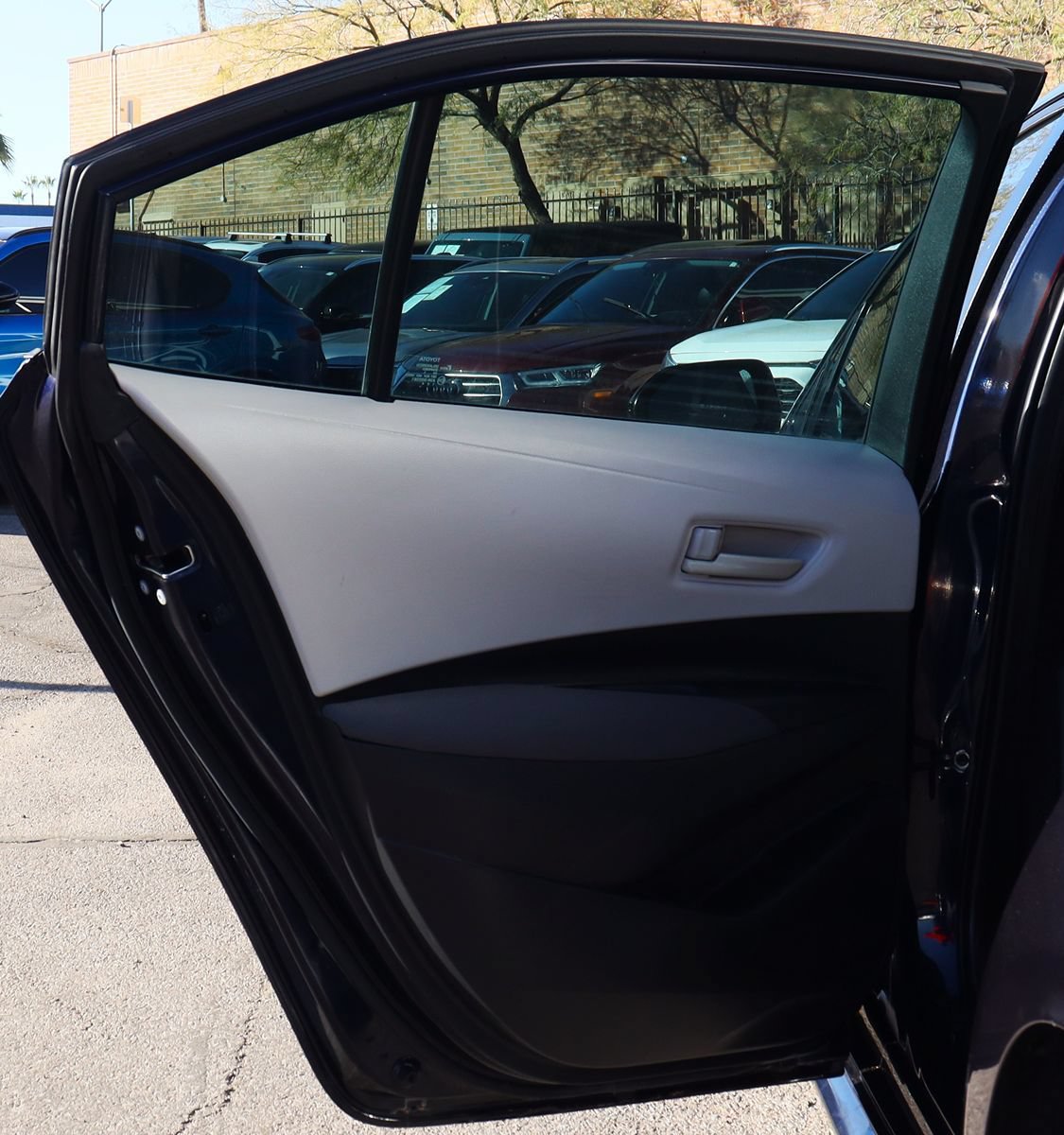 Used 2022 Toyota Corolla LE FWD image 29