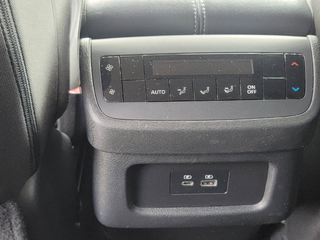 Used 2025 Nissan Pathfinder SV AWD/4WD image 32