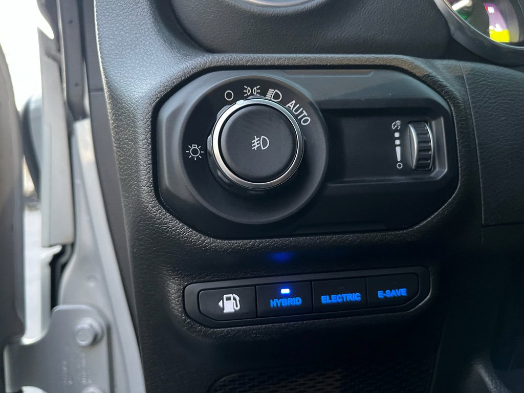 Used 2023 Jeep Wrangler Sahara image 25