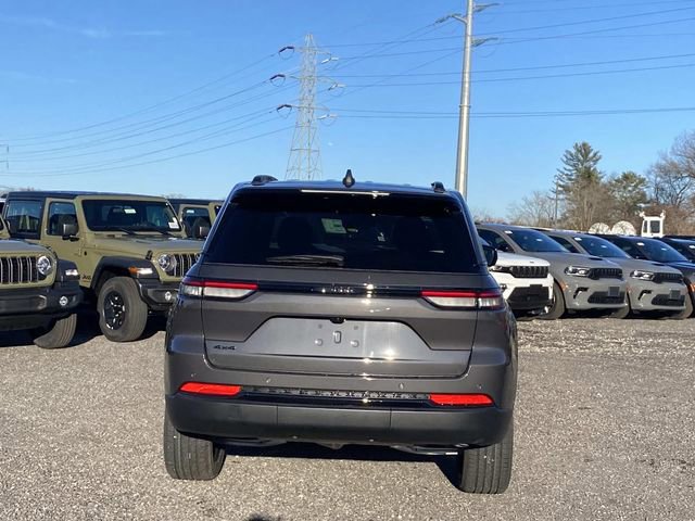 New 2025 Jeep Grand Cherokee Laredo image 4