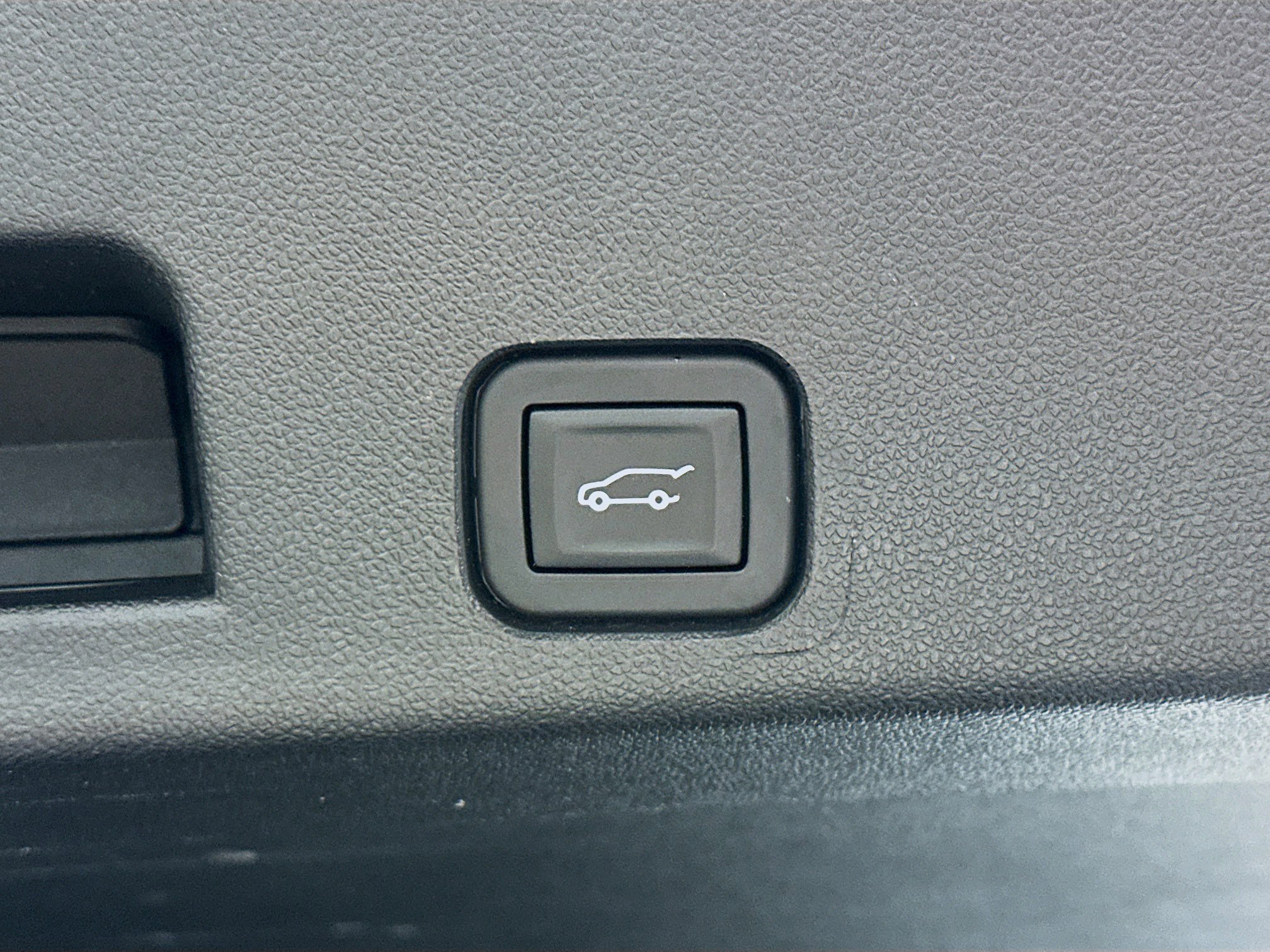 Used 2025 GMC Acadia Elevation image 31