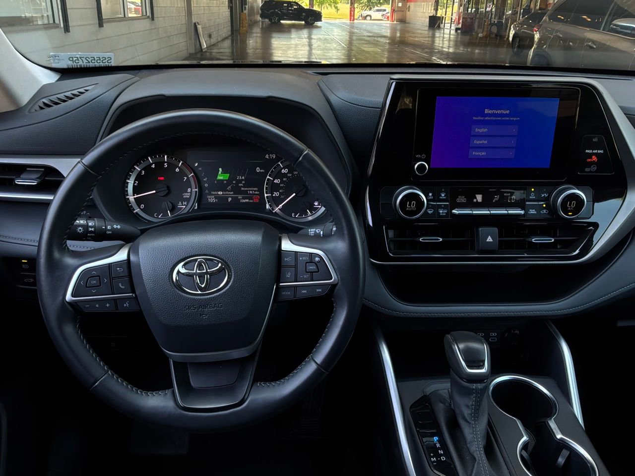 Used 2025 Toyota Highlander LE FWD image 13