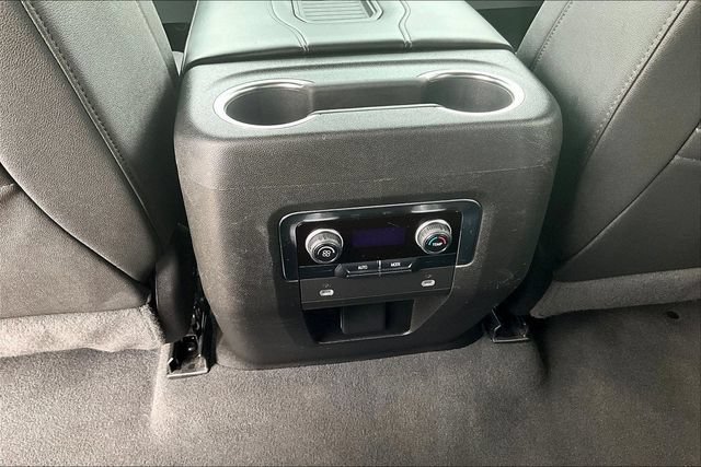 Used 2024 Chevrolet Suburban LT RWD image 10