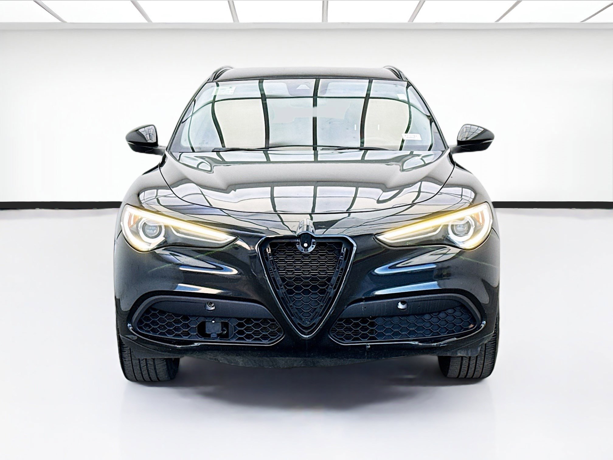Used 2020 Alfa Romeo Stelvio w/ Nero Edizione image 2