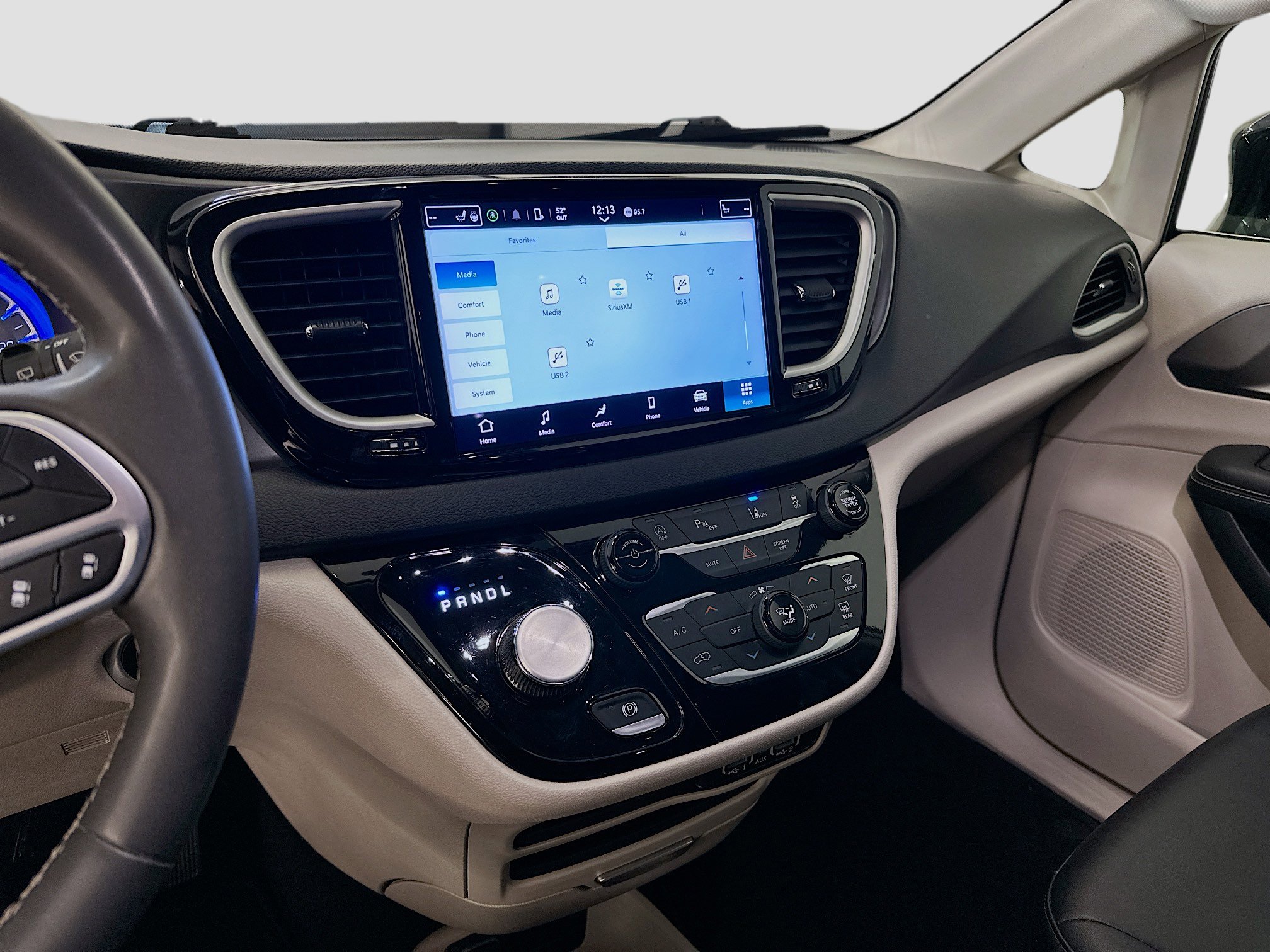 Used 2024 Chrysler Pacifica Touring-L FWD image 25