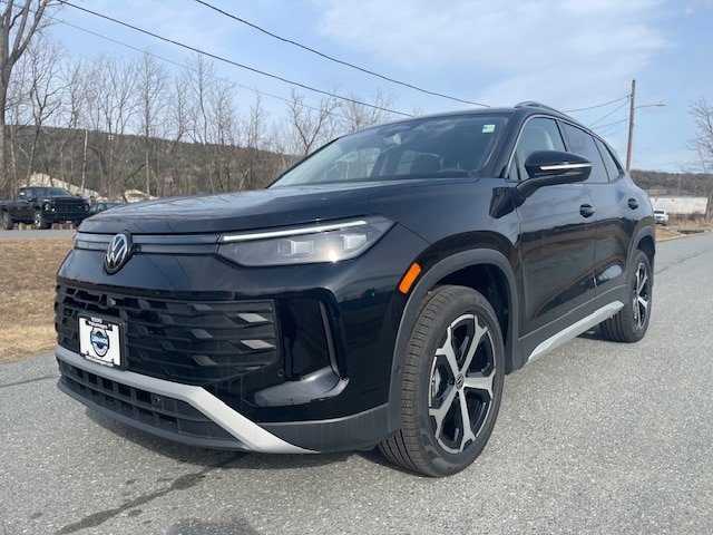 New 2025 Volkswagen Tiguan SE image 1
