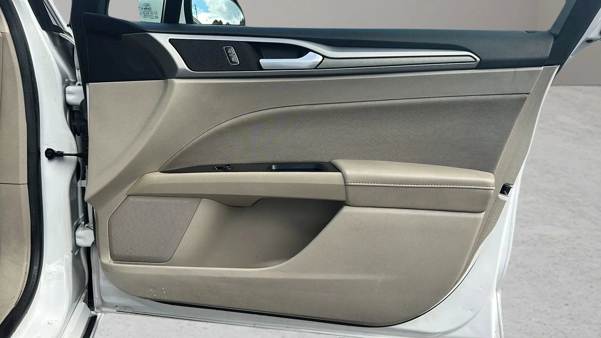 Used 2017 Ford Fusion SE FWD image 37