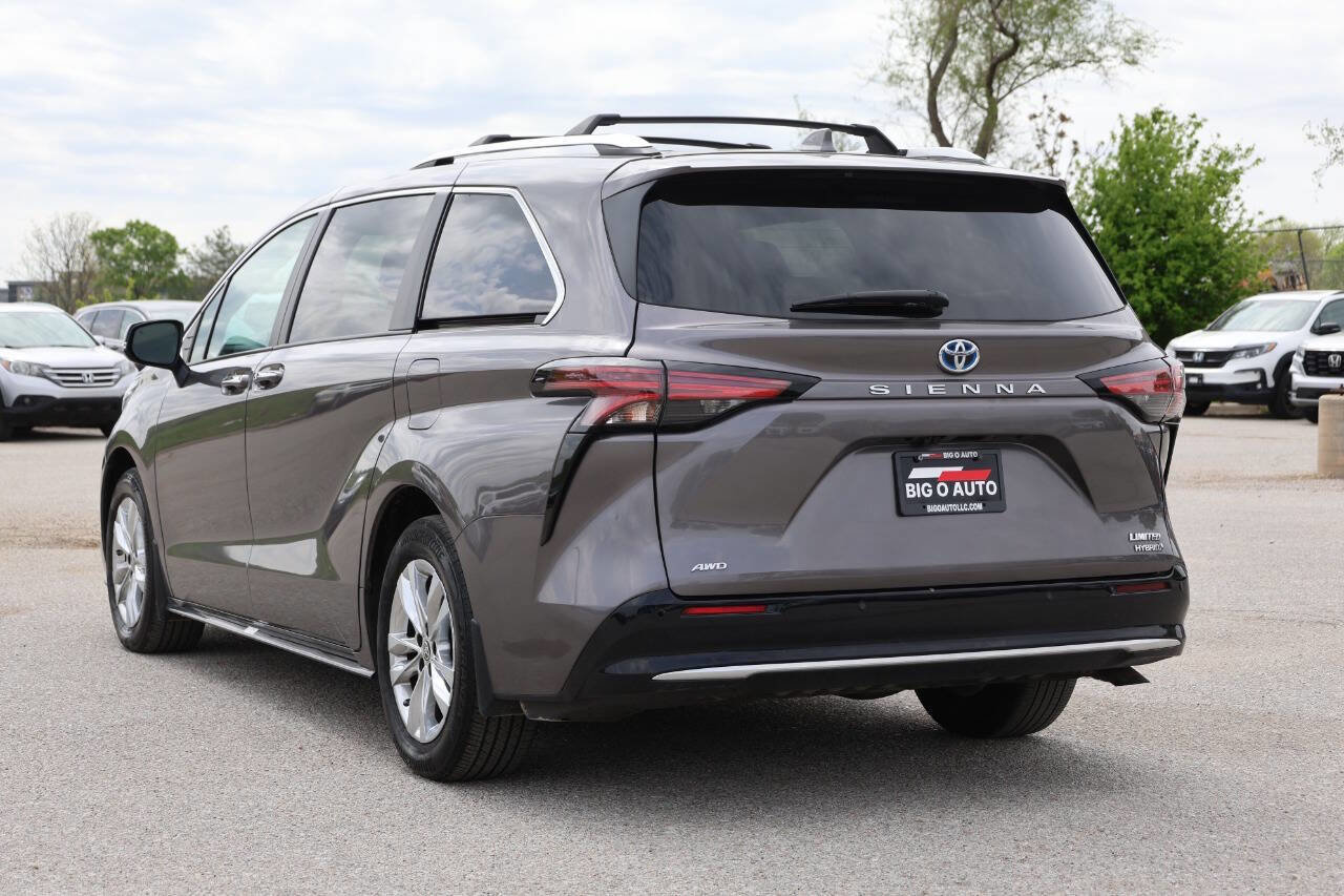 Used 2024 Toyota Sienna Limited AWD/4WD image 11