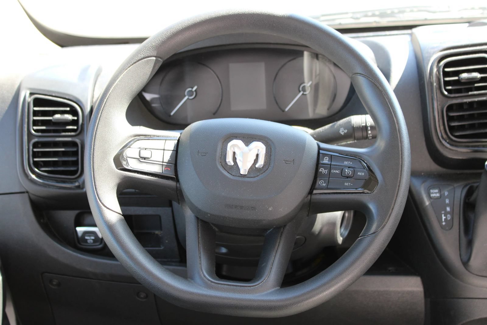 Used 2024 RAM ProMaster 2500 w/ Safety Group FWD image 18