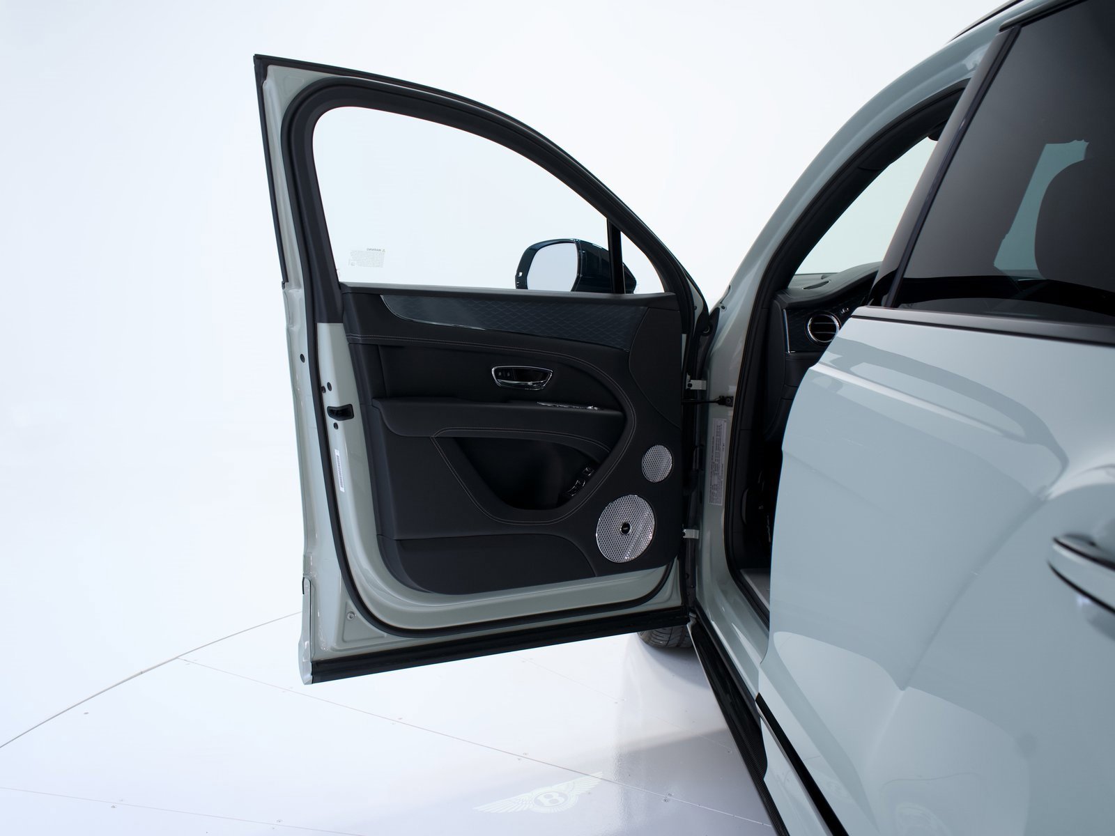 Used 2025 Bentley Bentayga image 10