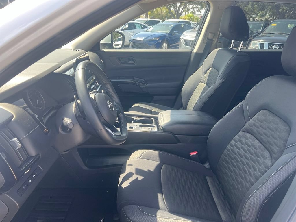 Certified 2025 Nissan Pathfinder SV w/ SV Premium Package FWD image 14