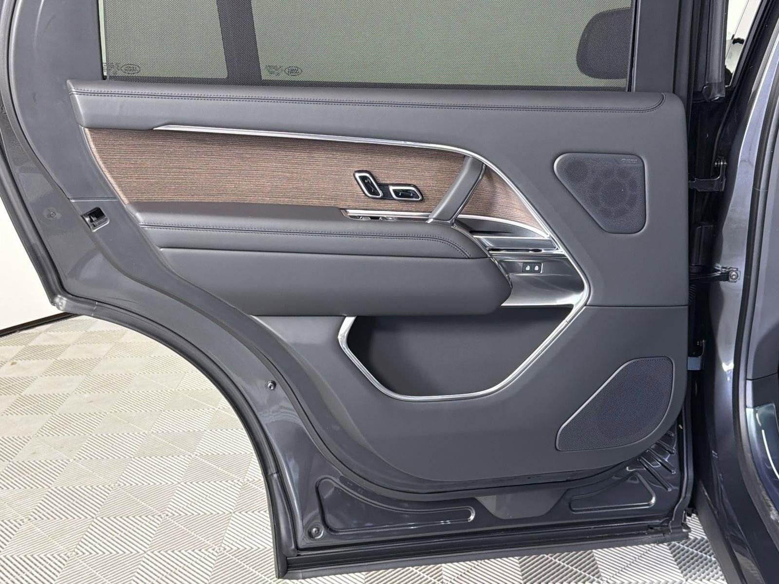 New 2026 Land Rover Range Rover Long Wheelbase SE image 26