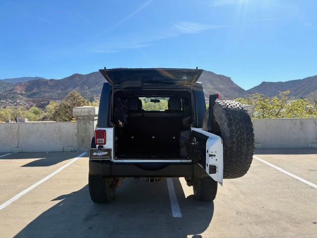 Used 2014 Jeep Wrangler Unlimited Rubicon w/ Connectivity Group AWD/4WD image 8