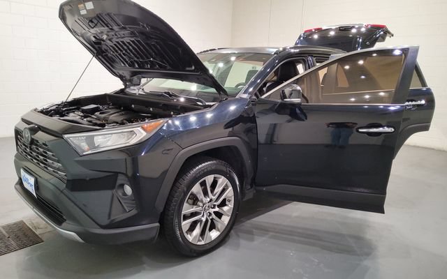 Used 2019 Toyota RAV4 Limited w/ Advanced Technology Package AWD/4WD image 10