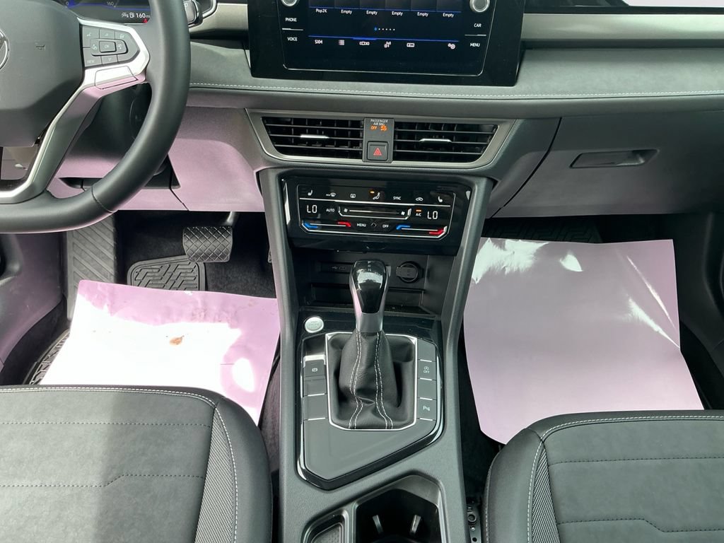 New 2026 Volkswagen Taos SE FWD image 11