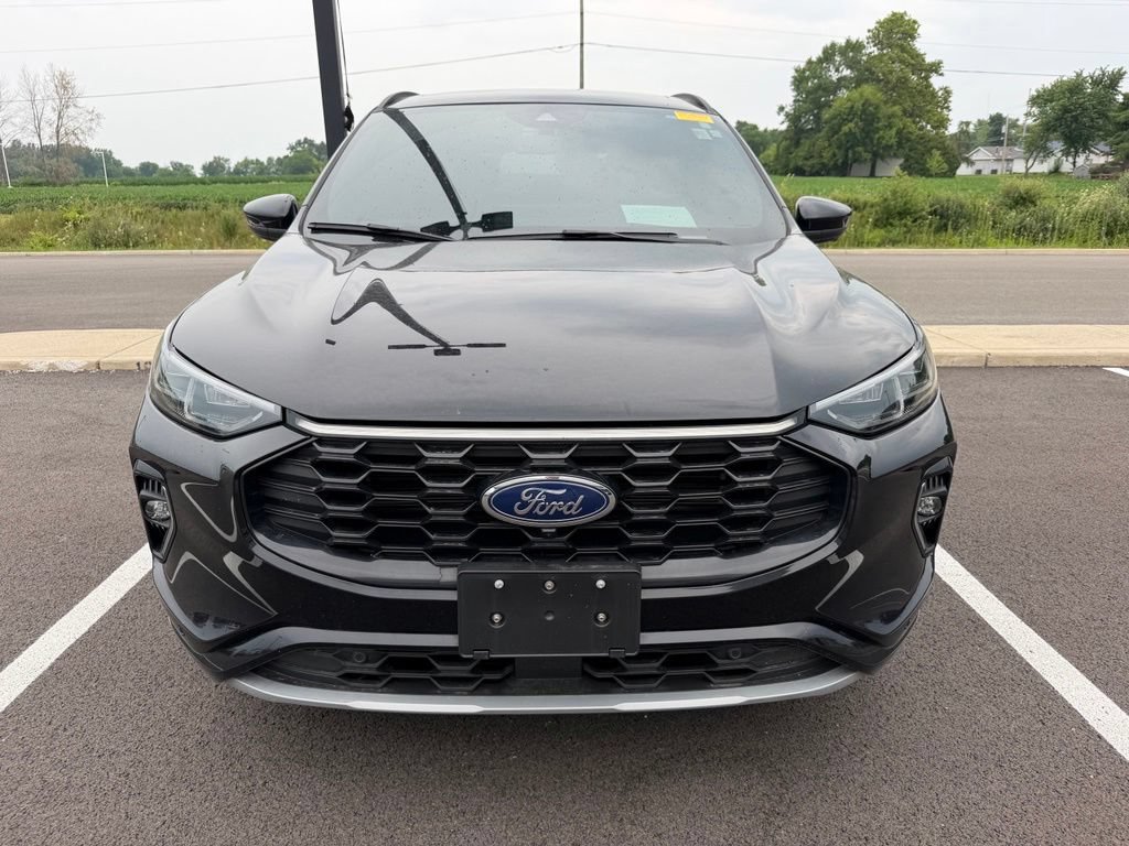 Used 2023 Ford Escape ST-Line Elite w/ Class II Trailer Tow Package AWD/4WD image 2