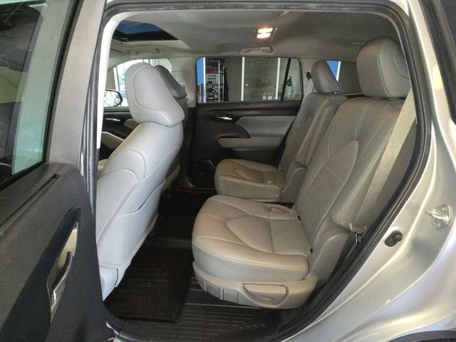 Used 2022 Toyota Highlander XLE image 22