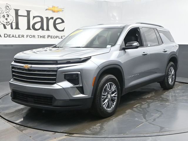 Used 2025 Chevrolet Traverse LT image 35