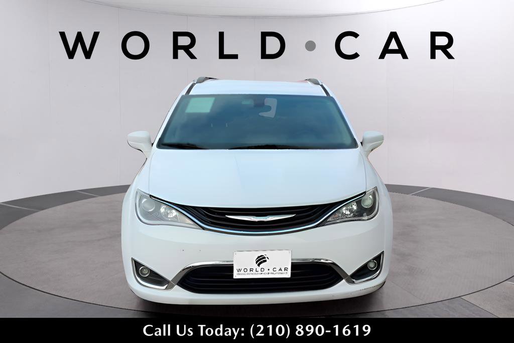 Used 2018 Chrysler Pacifica Touring-L image 3