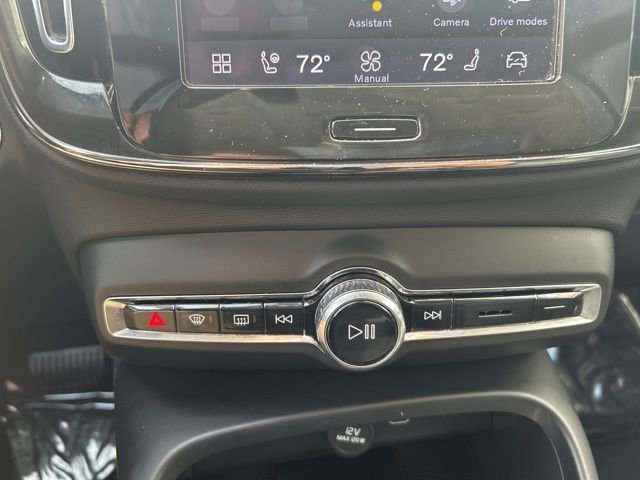 Certified 2025 Volvo XC40 B5 Plus image 25