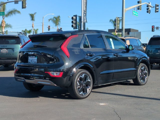 Certified 2023 Kia Niro Wind FWD image 3