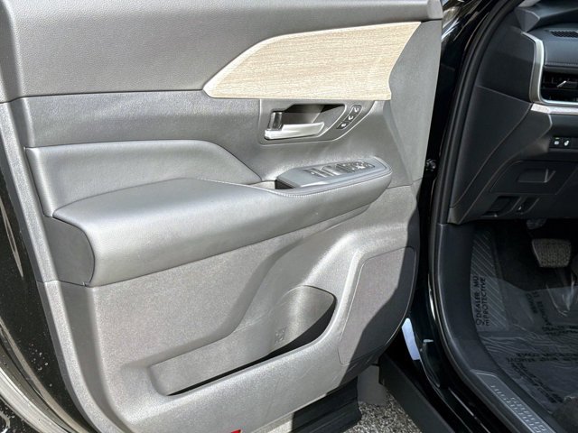 Used 2025 Toyota Grand Highlander AWD image 20