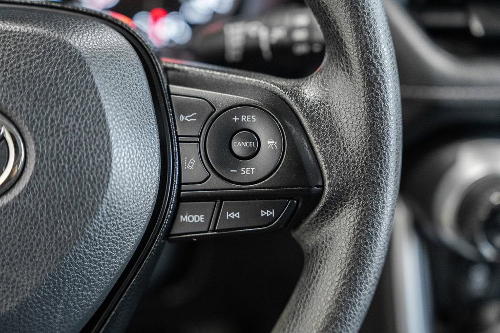 Used 2022 Toyota RAV4 XLE image 23