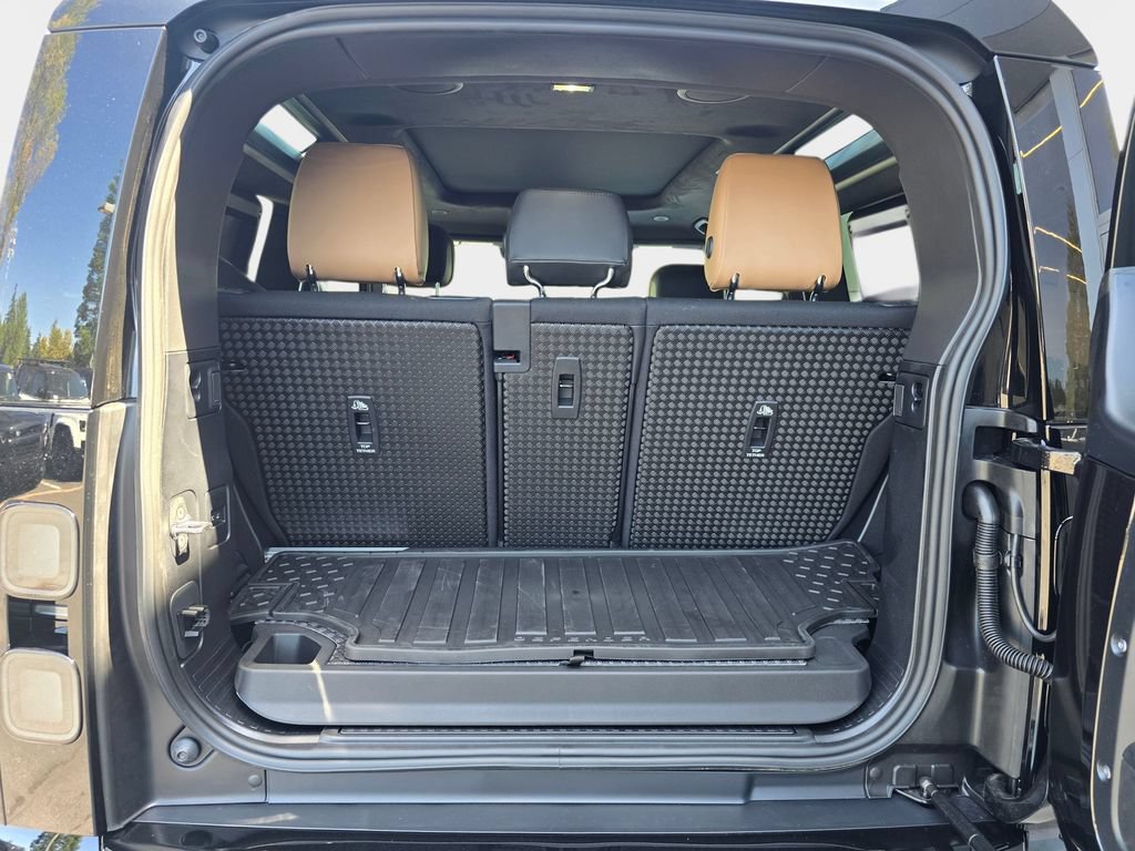 New 2026 Land Rover Defender 90 V8 AWD/4WD image 13