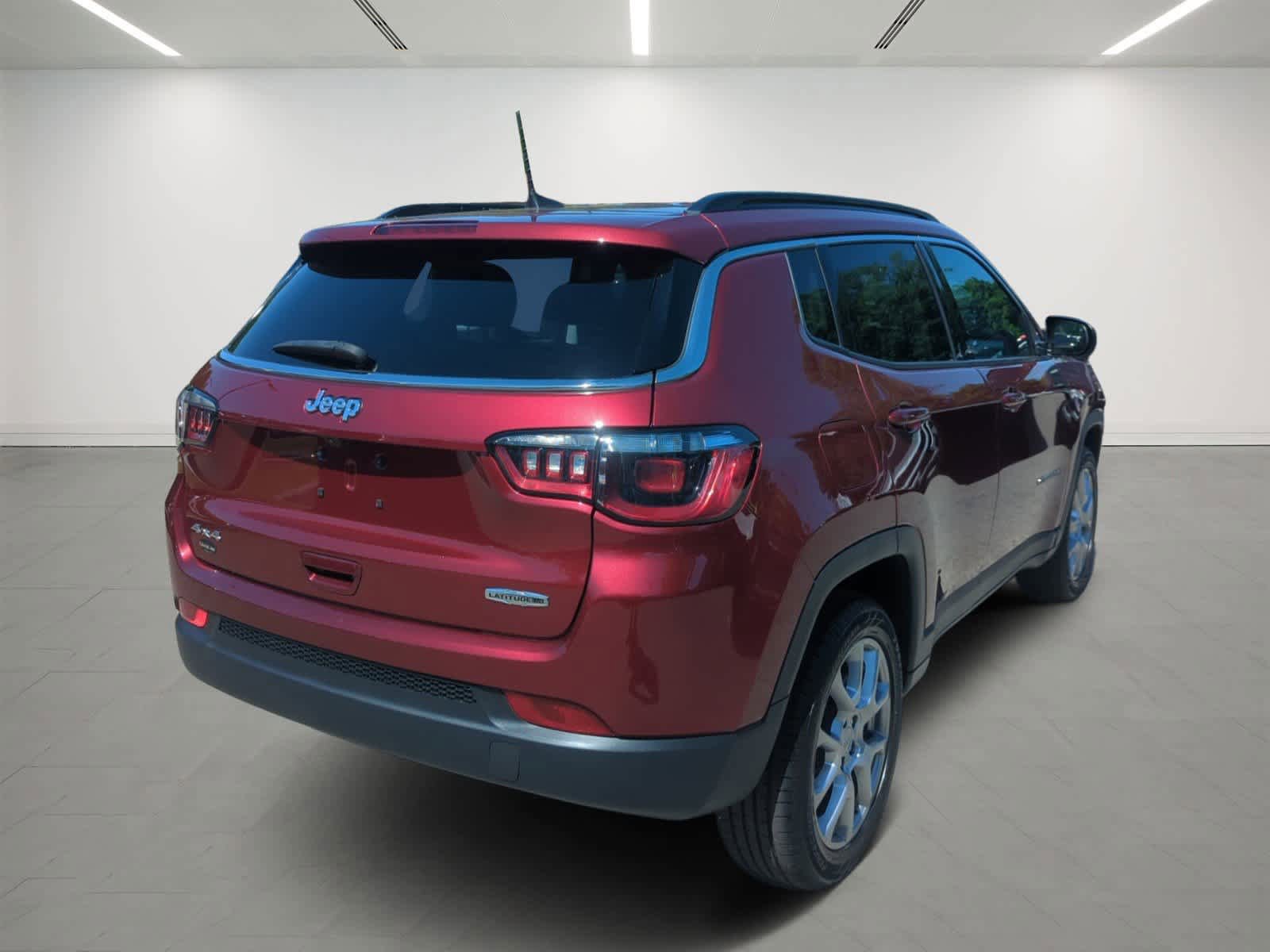Used 2022 Jeep Compass Latitude AWD/4WD image 6