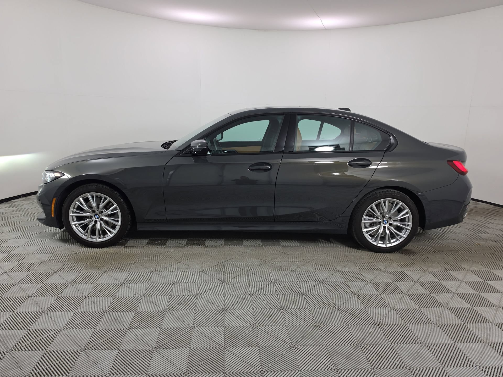 Used 2023 BMW 330i Sedan w/ Driving Assistance Package RWD image 4
